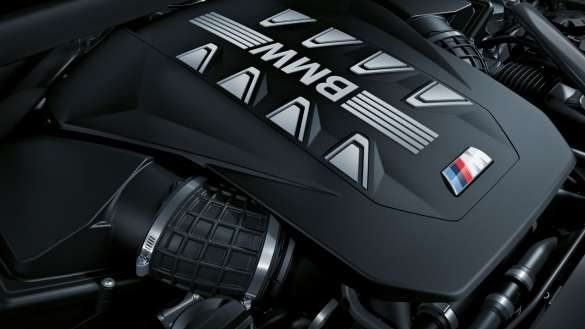 BMW X6 M60i xDrive G06 MP M TwinPower Turbo V8-Zylinder Motor Nahaufnahme
